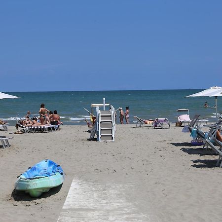 Hotel Senza Pensieri Riccione Esterno foto