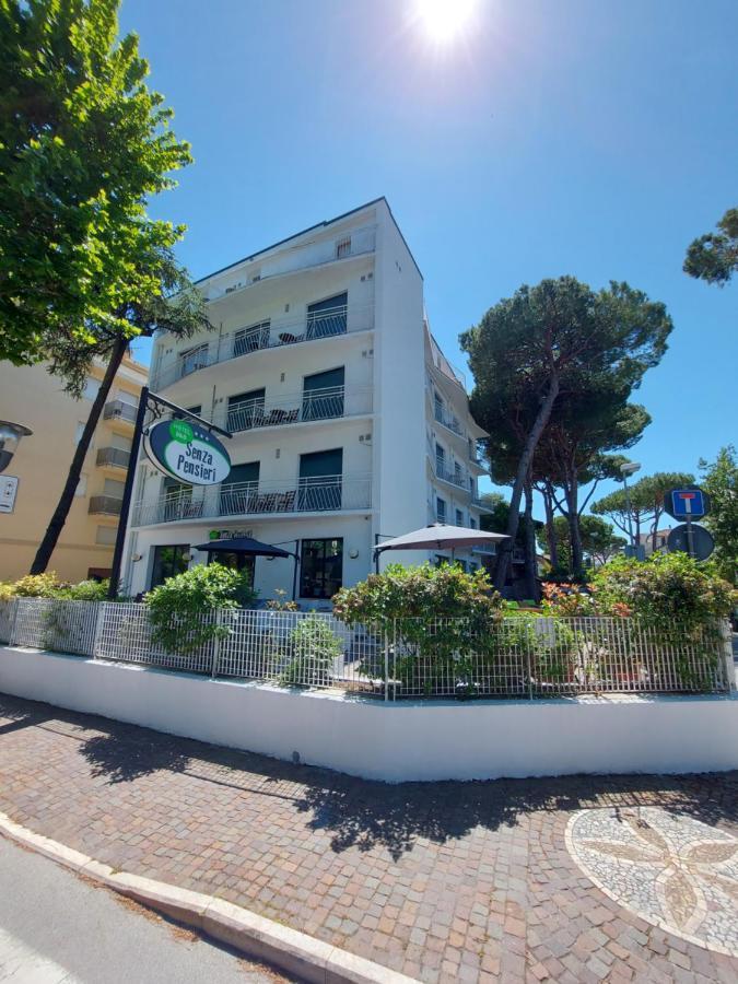 Hotel Senza Pensieri Riccione Esterno foto