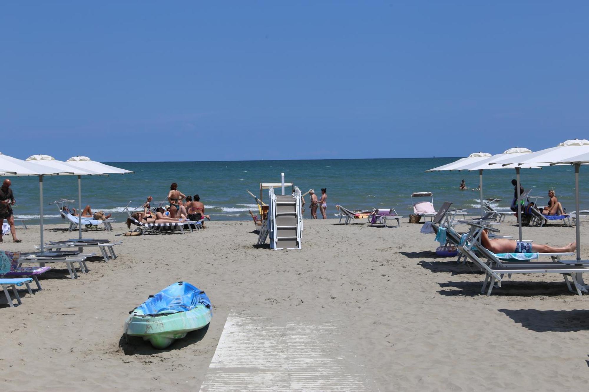 Hotel Senza Pensieri Riccione Esterno foto