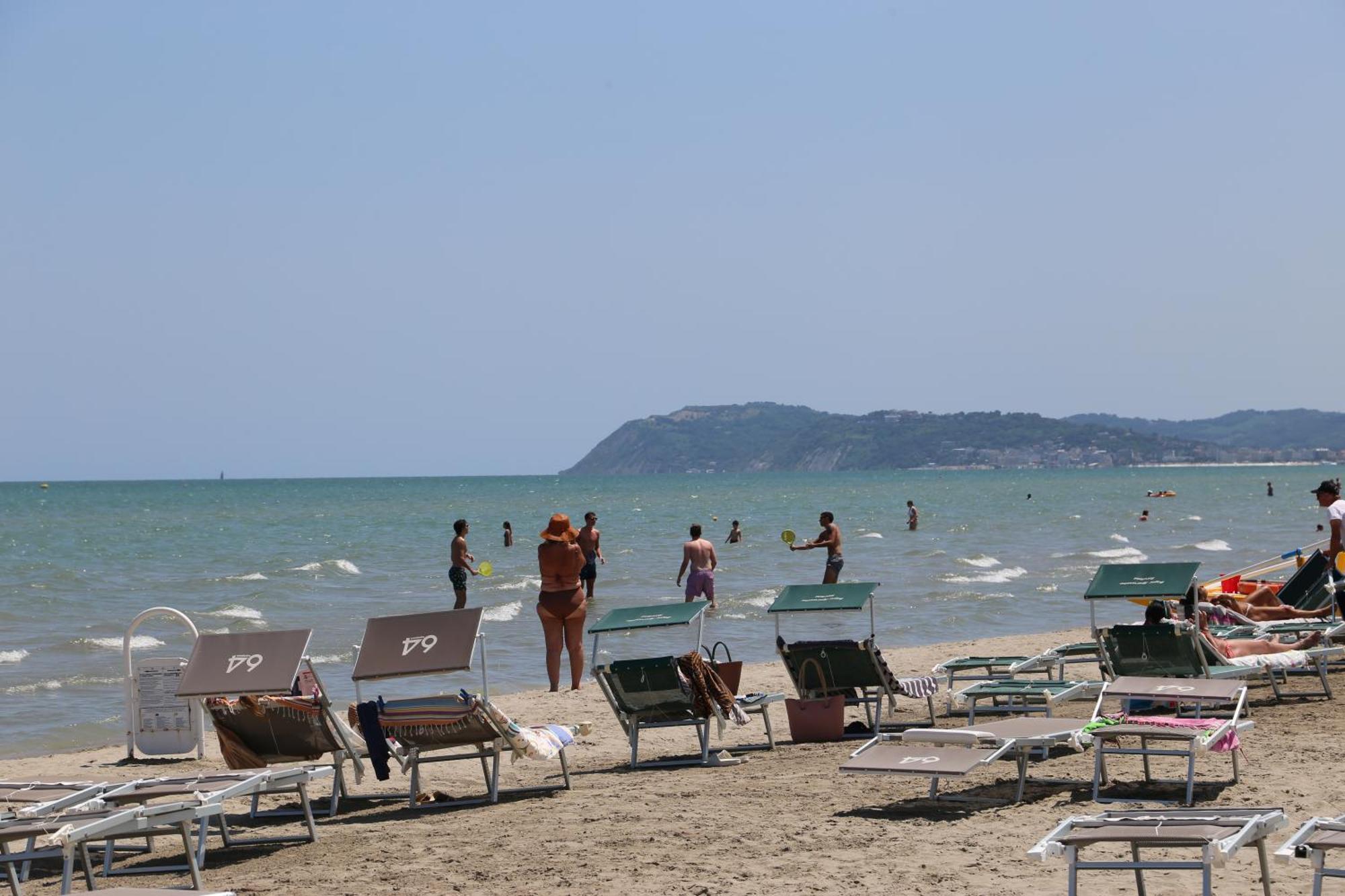 Hotel Senza Pensieri Riccione Esterno foto